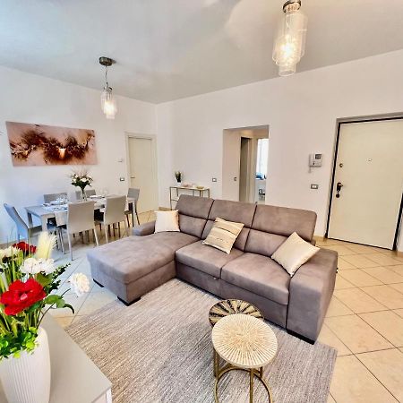 Divina Luxury Apartment With Jacuzzi Near The Lake Como Eksteriør billede